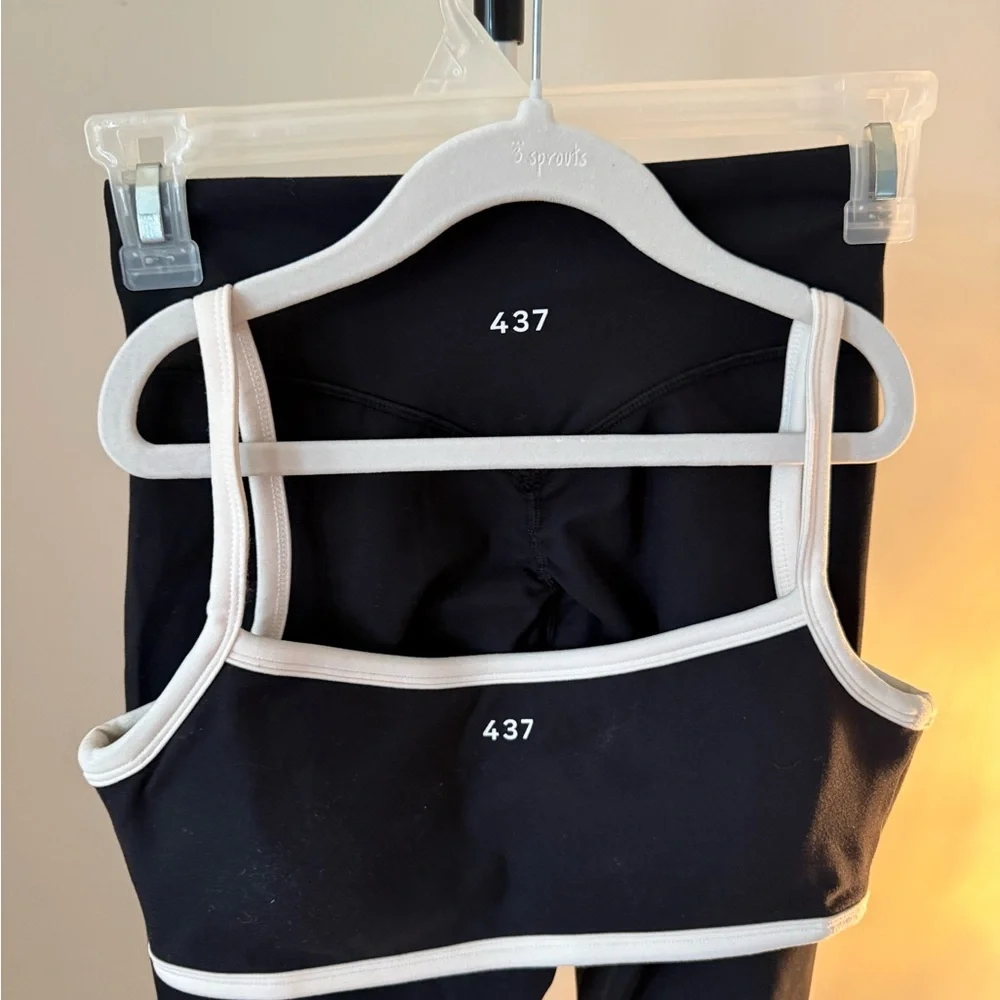 437 Chic Black and White Activewear Set - Picture 3 of 8